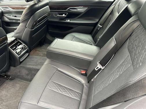 2017 BMW 750 i xDrive