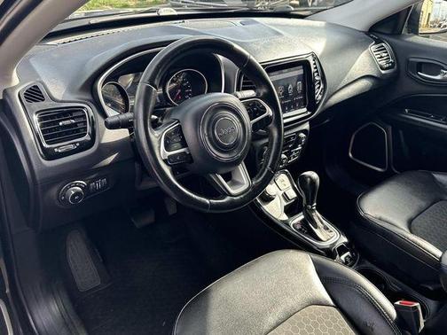 Granite Crystal Clearcoat Metallic 2018 Jeep Compass Altitude