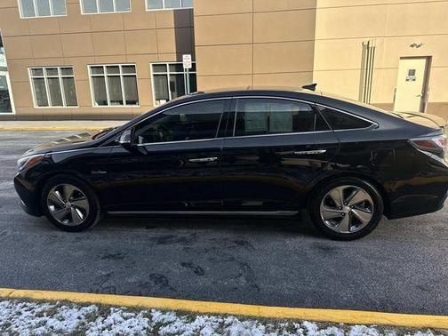 2017 Hyundai SONATA Hybrid Limited