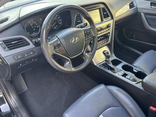 2017 Hyundai SONATA Hybrid Limited