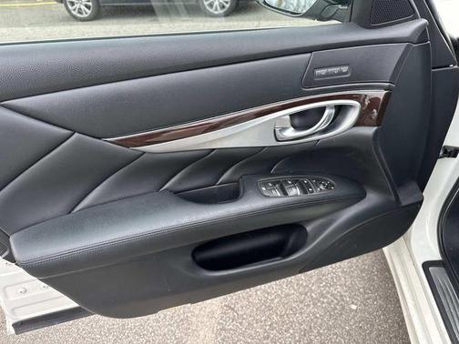 2018 INFINITI Q70 3.7X LUXE