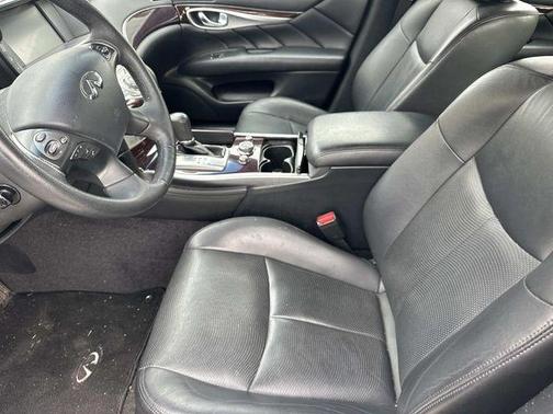 2018 INFINITI Q70 3.7X LUXE