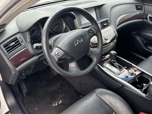 2018 INFINITI Q70 3.7X LUXE