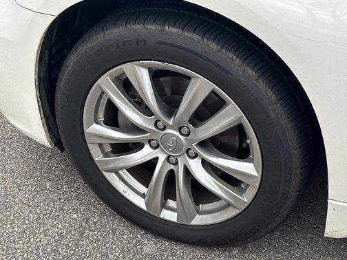 2018 INFINITI Q70 3.7X LUXE