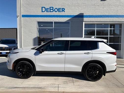 2023 Mitsubishi Outlander SE Black Edition