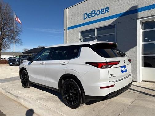 2023 Mitsubishi Outlander SE Black Edition