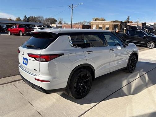 2023 Mitsubishi Outlander SE Black Edition