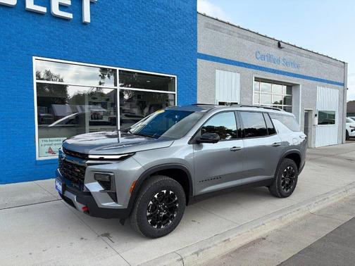 Sterling Gray Metallic 2027 Chevrolet Traverse Z71