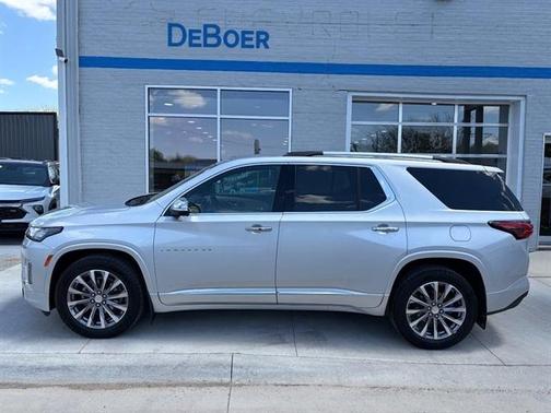 Silver Ice Metallic 2022 Chevrolet Traverse Premier