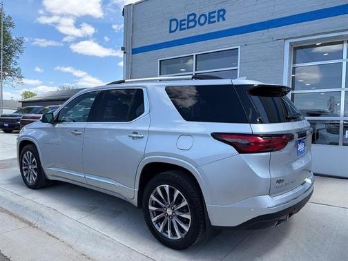 Silver Ice Metallic 2022 Chevrolet Traverse Premier