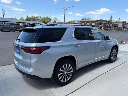 Silver Ice Metallic 2022 Chevrolet Traverse Premier