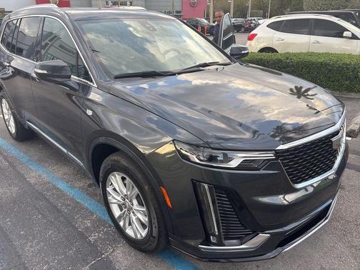 2022 Cadillac XT6 Luxury FWD