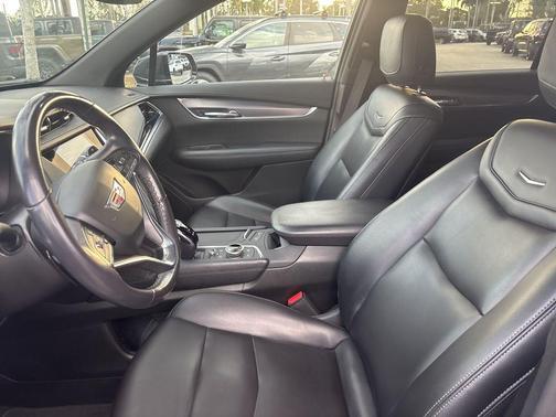 2022 Cadillac XT6 Luxury FWD