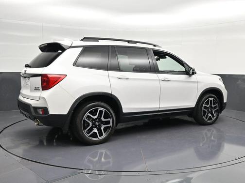 White 2023 Honda Passport Elite
