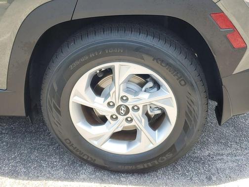 2023 Hyundai TUCSON SE