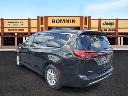 2022 Chrysler Pacifica Touring-L
