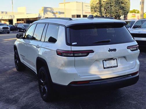2025 Jeep Grand Cherokee L Laredo