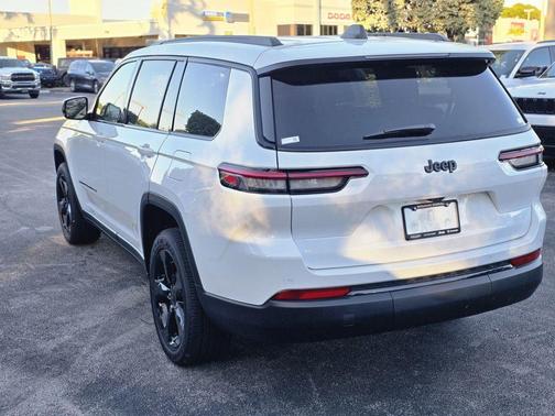 2025 Jeep Grand Cherokee L Laredo