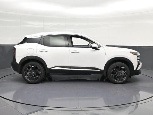 Aspen White Tri 2025 Nissan Kicks SR