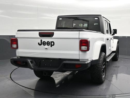Bright White Clearcoat 2022 Jeep Gladiator Sport