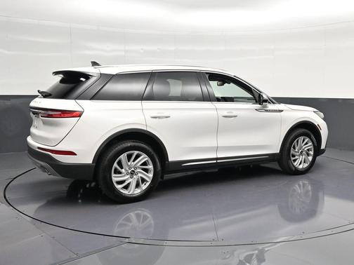 White Metallic 2023 Lincoln Corsair Standard