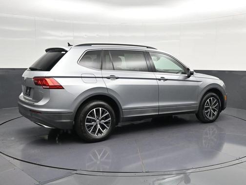 Pyrite Silver Metallic 2019 Volkswagen Tiguan 2.0T SE