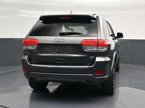 Granite Crystal Clearcoat Metallic 2019 Jeep Grand Cherokee Overland