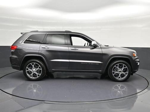 Granite Crystal Clearcoat Metallic 2019 Jeep Grand Cherokee Overland