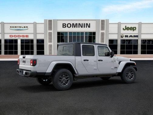 Bright White Clearcoat 2026 Jeep Gladiator Sport