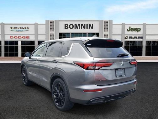 2022 Mitsubishi Outlander SE
