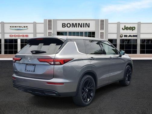 2022 Mitsubishi Outlander SE