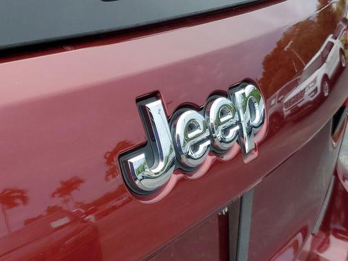 2020 Jeep Grand Cherokee Laredo E