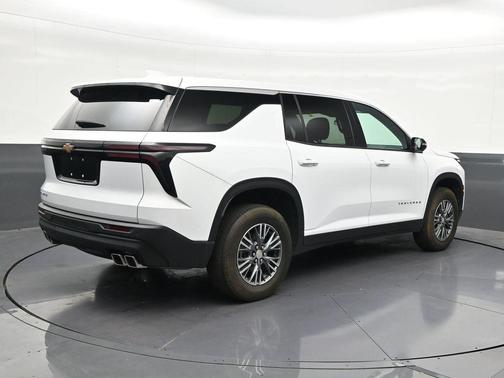 Summit White 2024 Chevrolet Traverse LS