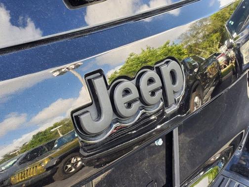 2021 Jeep Grand Cherokee Laredo