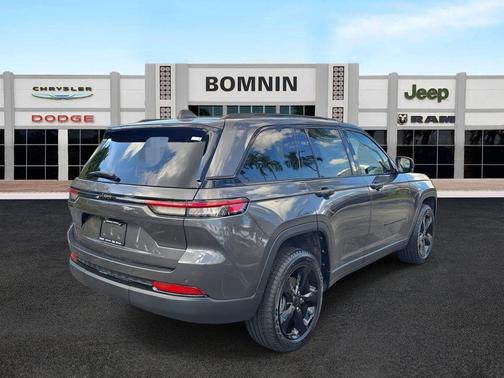 2022 Jeep Grand Cherokee Altitude