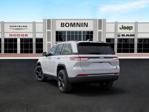 Bright White Clearcoat 2026 Jeep Grand Cherokee Limited