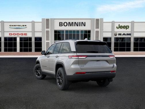 2025 Jeep Grand Cherokee Laredo