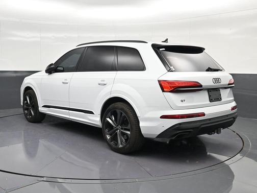 Glacier White Metallic 2025 Audi Q7 55 Premium Plus