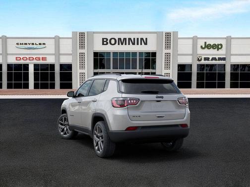 Silver Zynith 2026 Jeep Compass Latitude