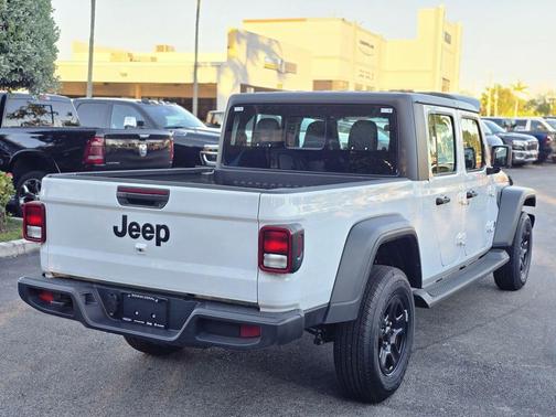 2025 Jeep Gladiator Sport