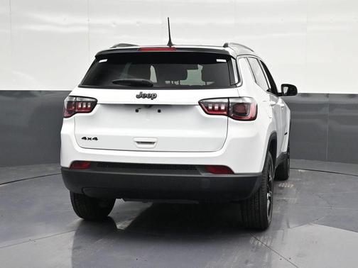 Bright White Clearcoat 2023 Jeep Compass Altitude