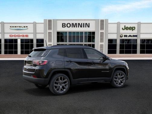 Black Crystal Pearlcoat 2026 Jeep Compass Latitude