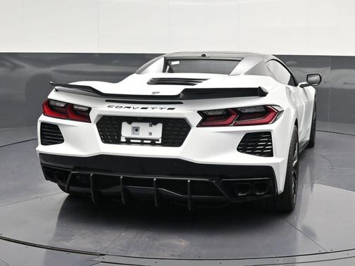 Arctic White 2025 Chevrolet Corvette Stingray w/2LT