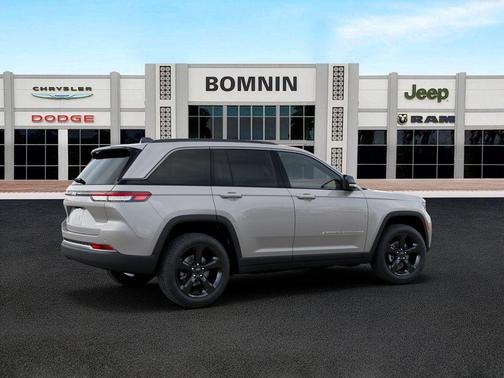 Silver Zynith 2026 Jeep Grand Cherokee Limited