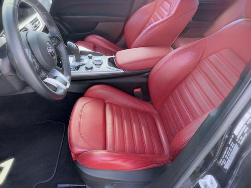 Black Metallic 2024 Alfa Romeo Giulia Ti