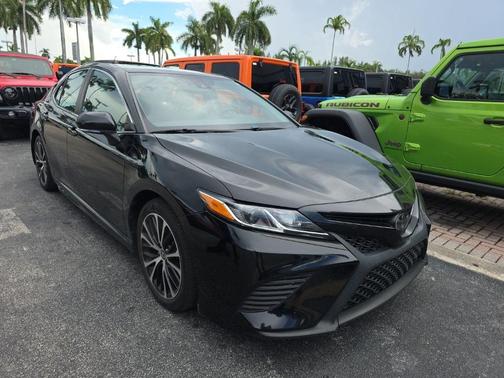 2020 Toyota Camry SE