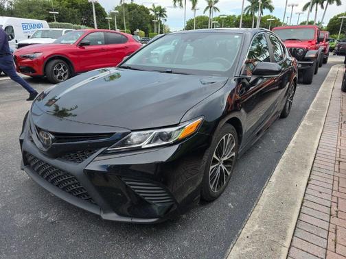 2020 Toyota Camry SE