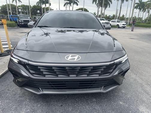 2024 Hyundai ELANTRA Limited