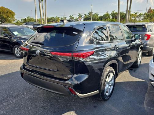 2023 Toyota Highlander LE