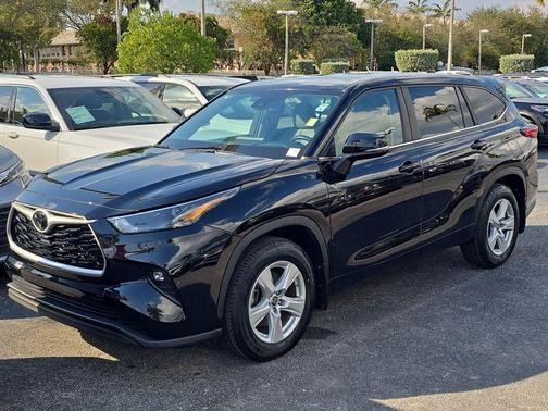 2023 Toyota Highlander LE